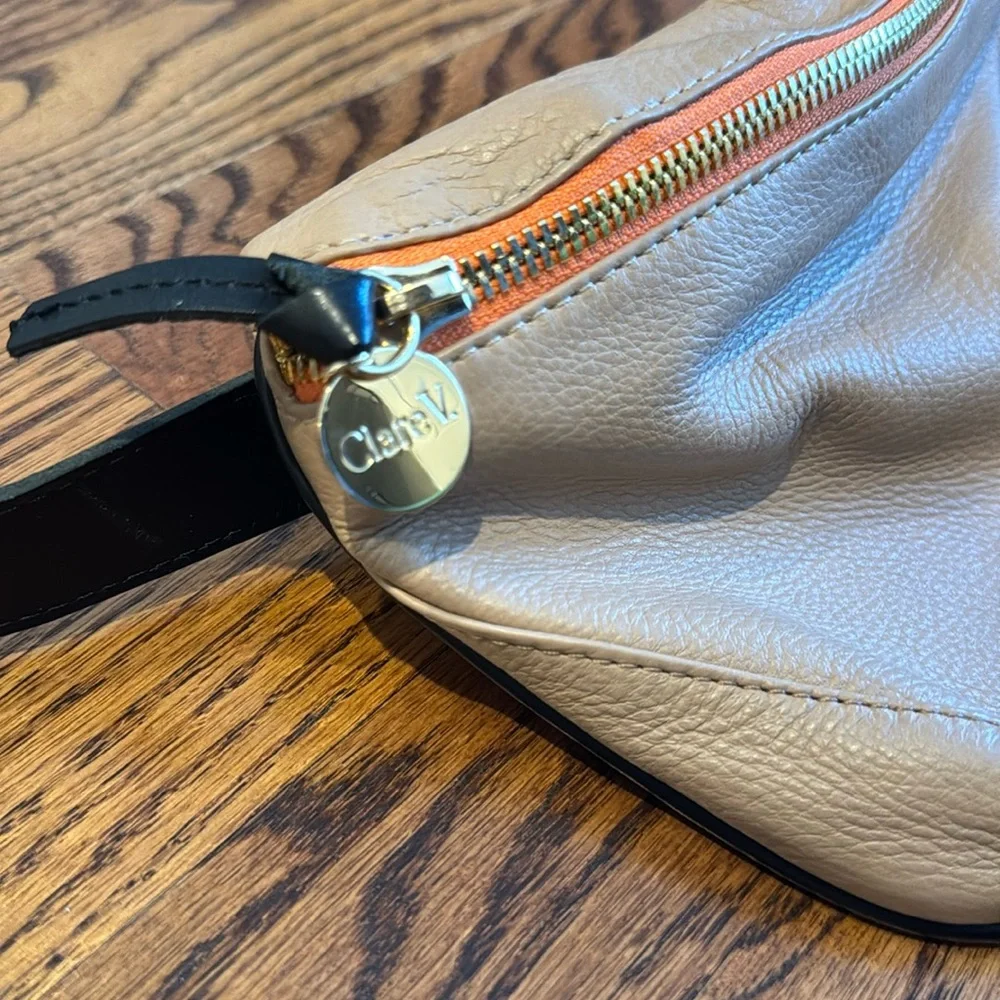 Clare v Fanny pack - Picture 5 of 6